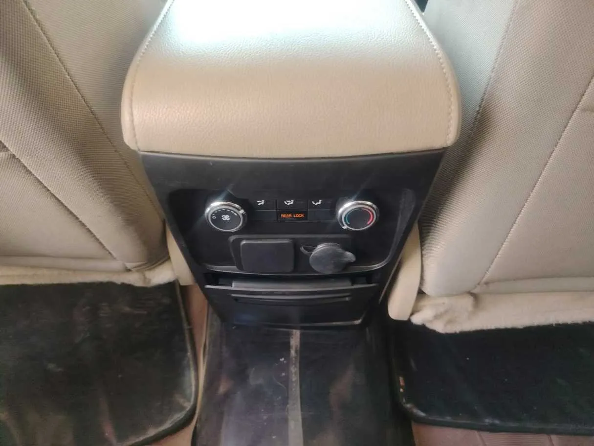 Car image 34
