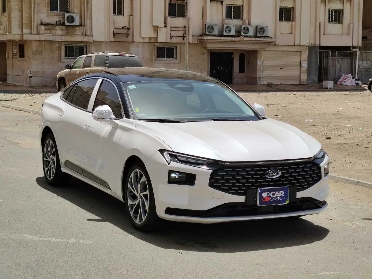 Car image 3