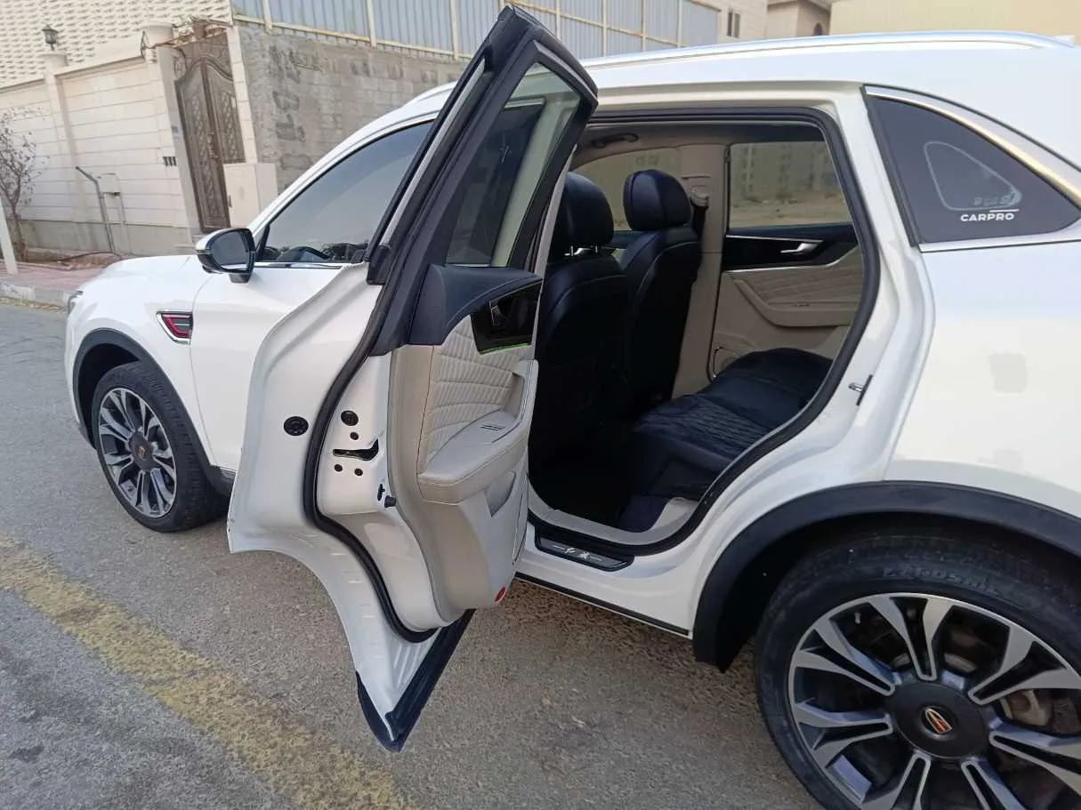 Car image 15