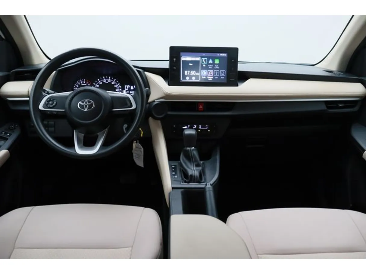 Car image 14