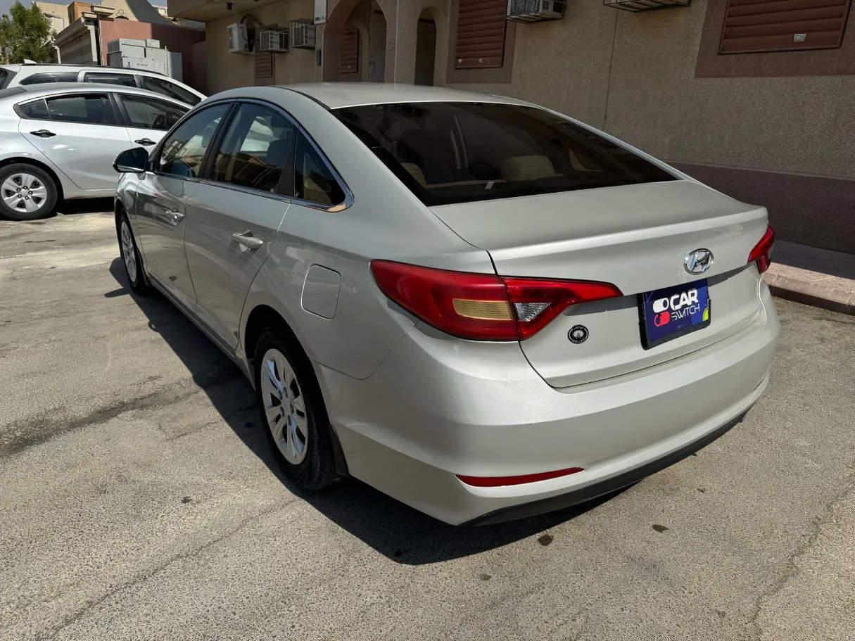 Car image 7