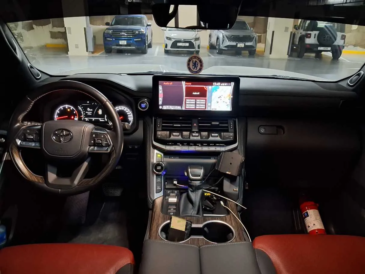 Car image 14