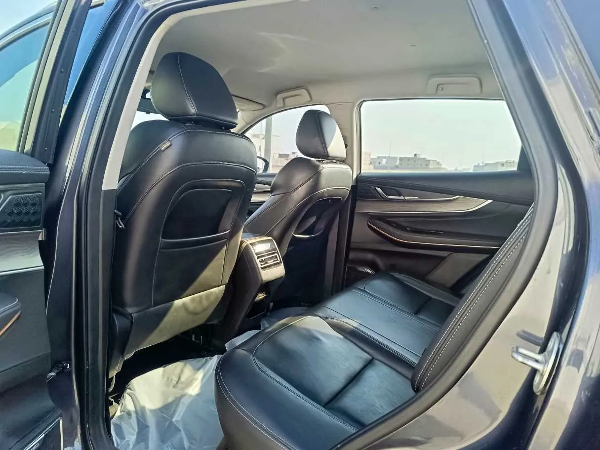 Car image 17