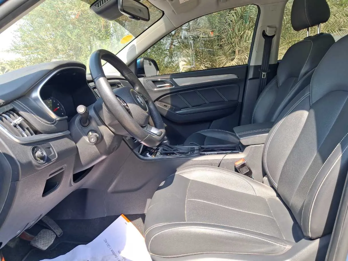 Car image 12