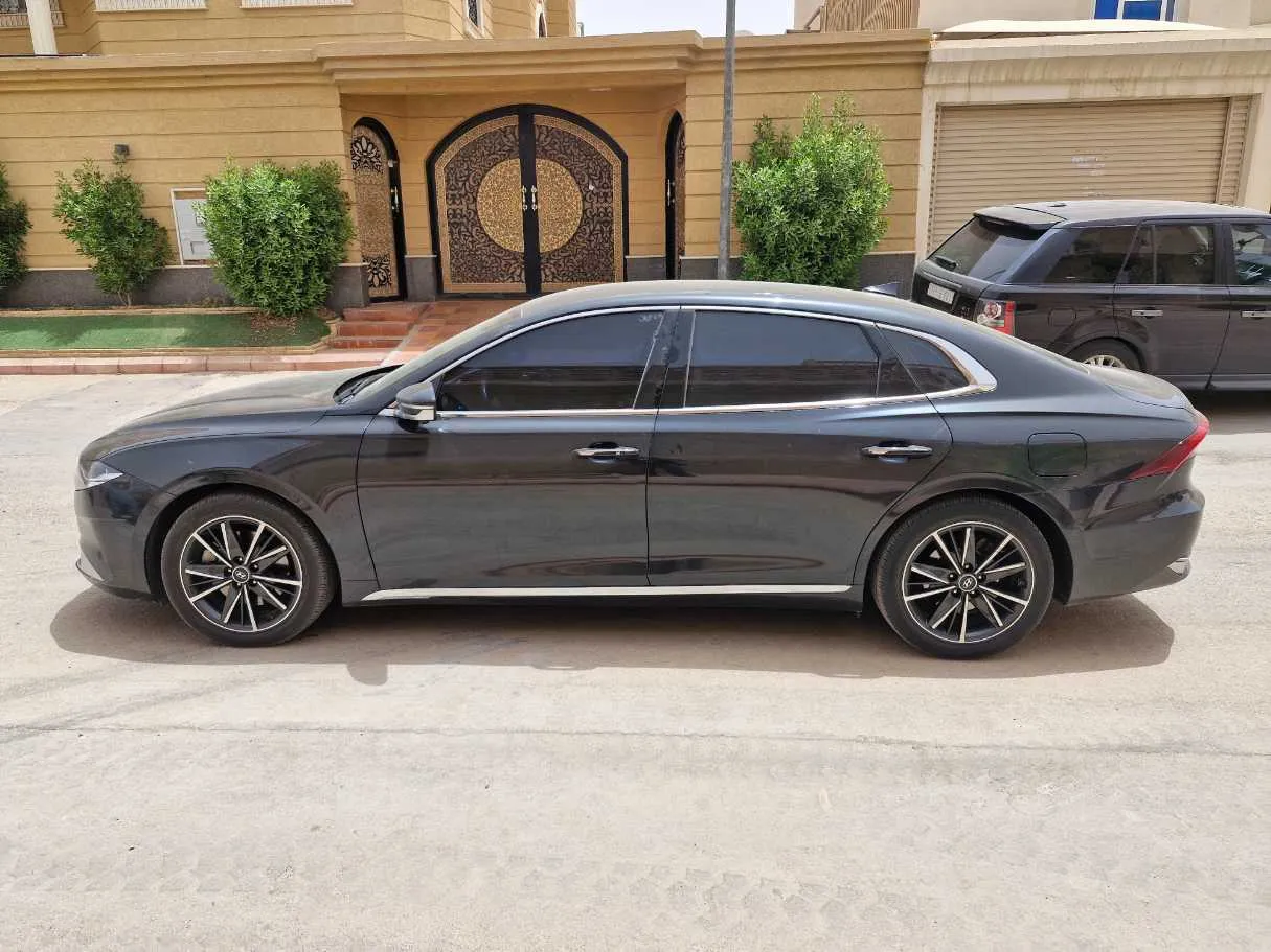 Car image 8
