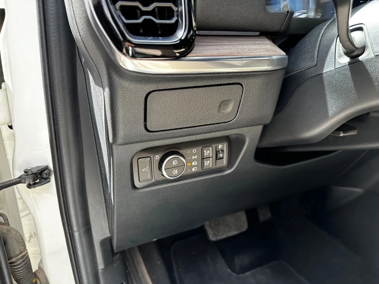 Car image 29