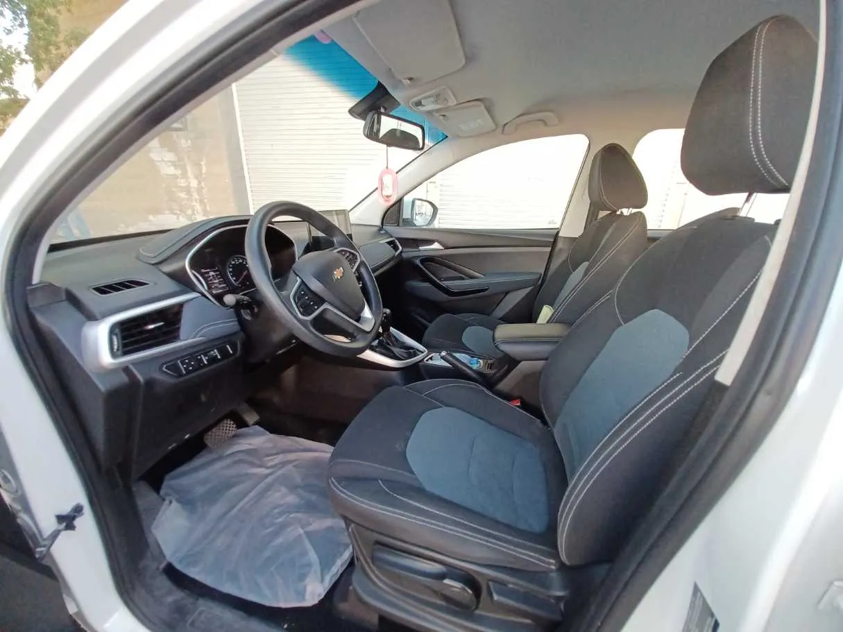Car image 11