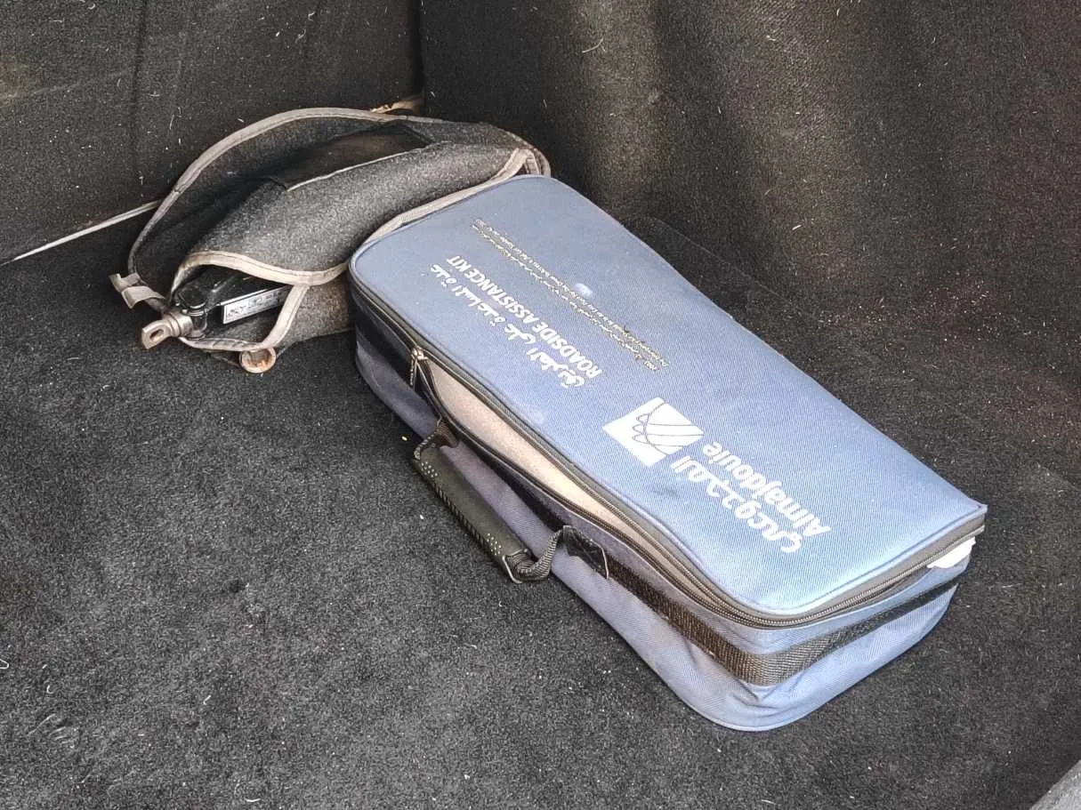 Car image 30