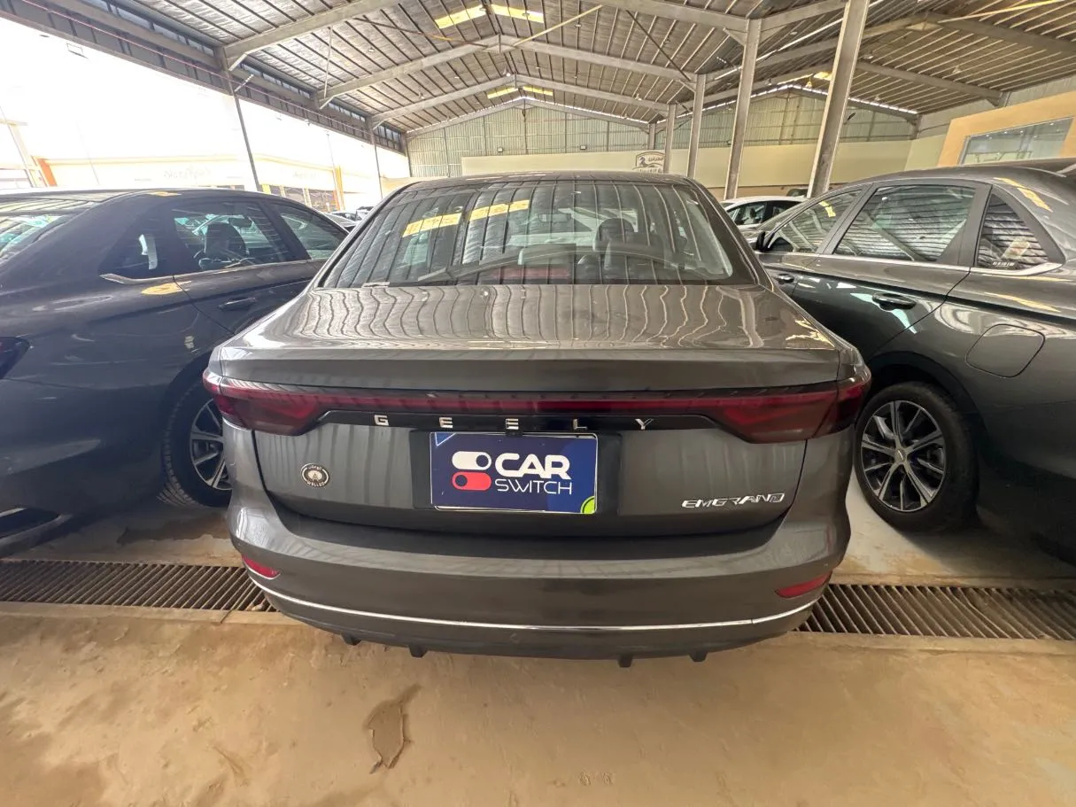 Car image 4