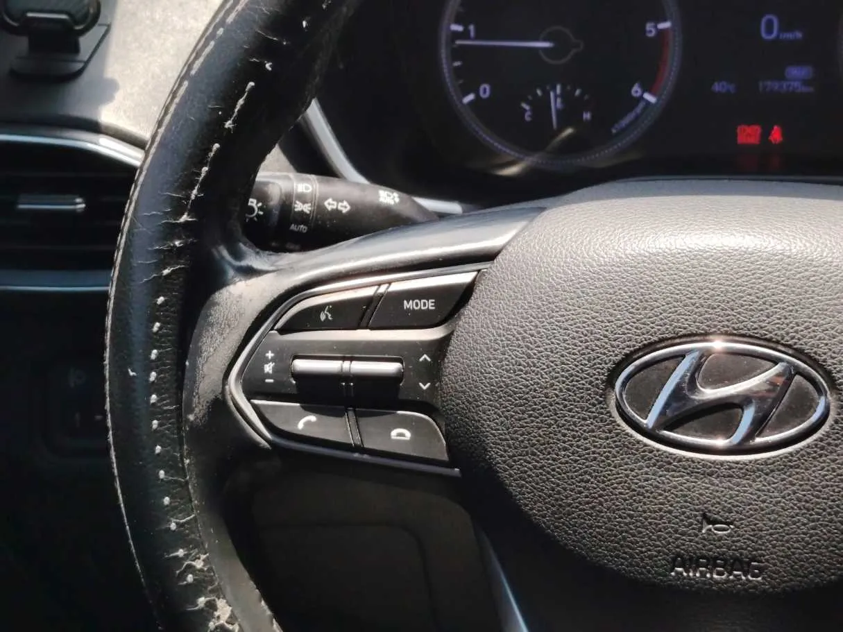 Car image 32