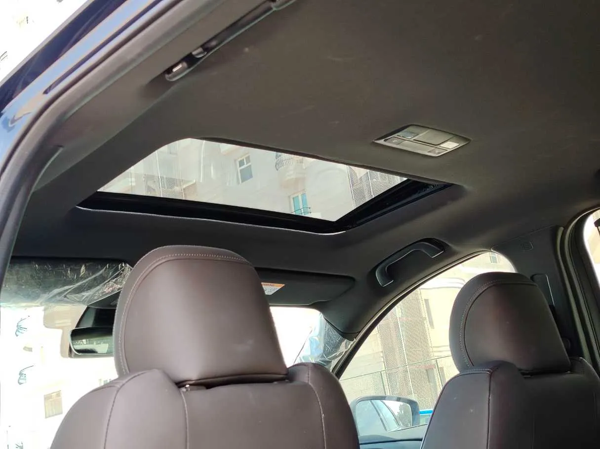 Car image 18