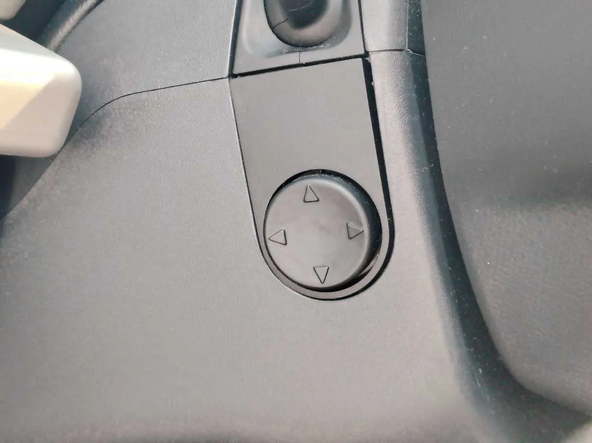 Car image 37
