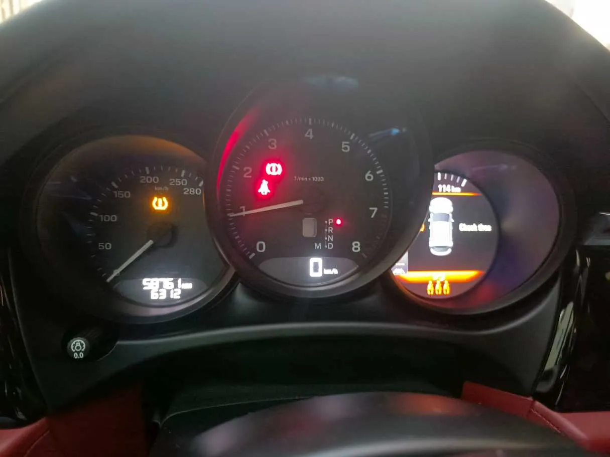 Car image 26