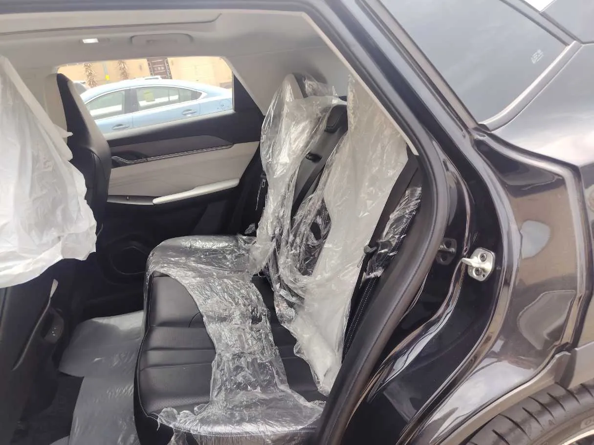 Car image 16