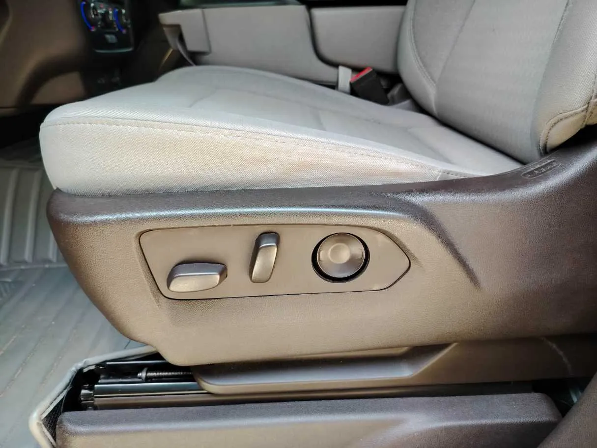 Car image 28