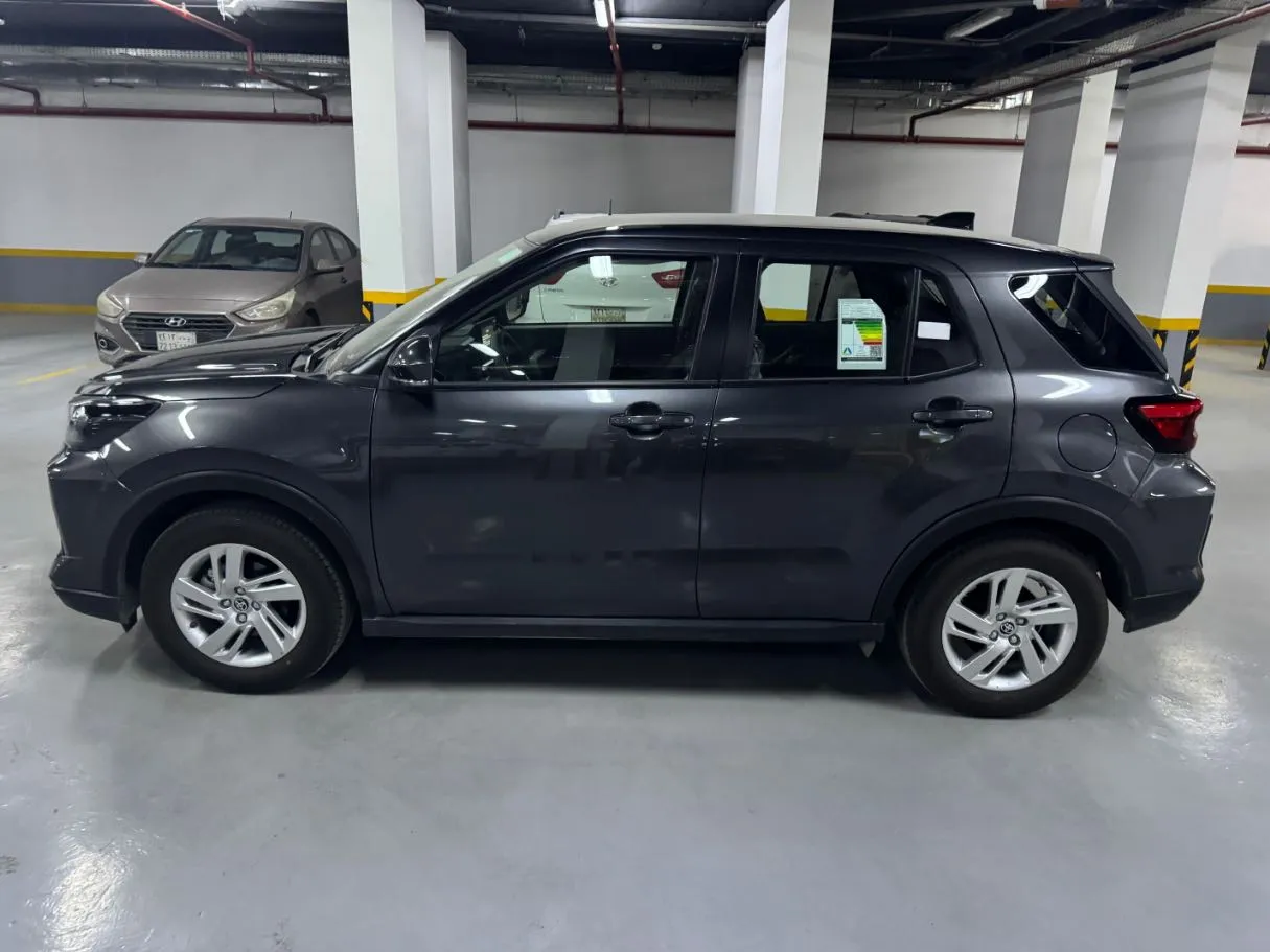 Car image 8