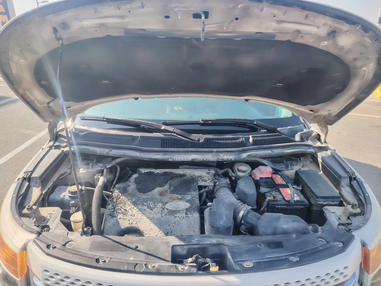 Car image 30