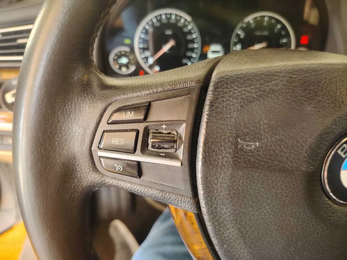 Car image 38