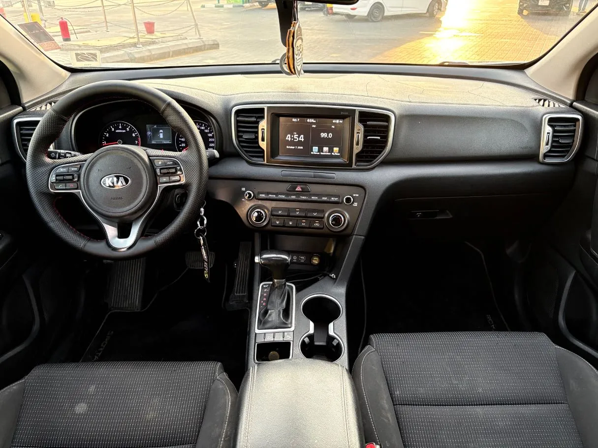 Car image 19