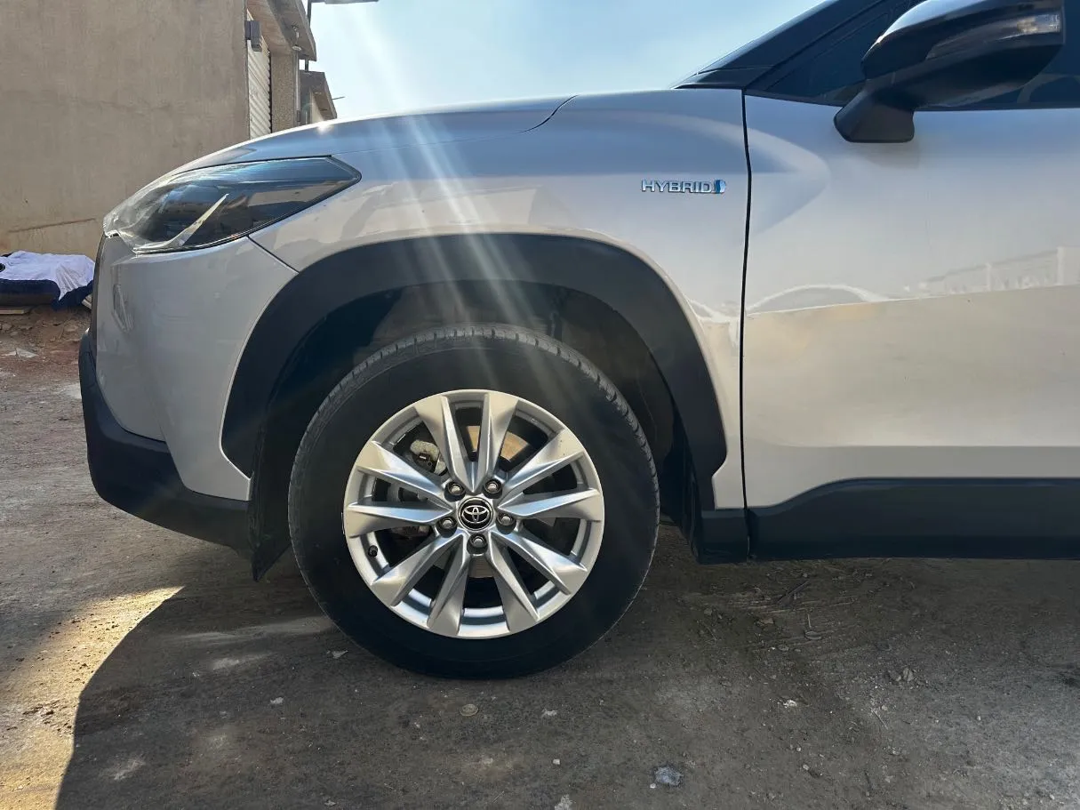 Car image 9