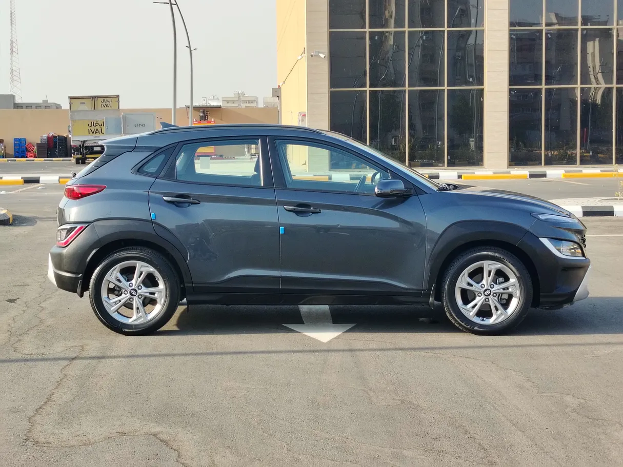 Car image 4