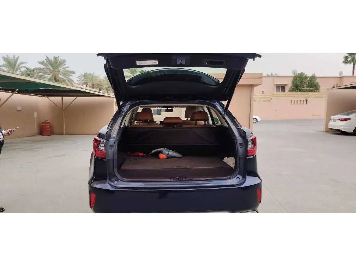 Car image 23