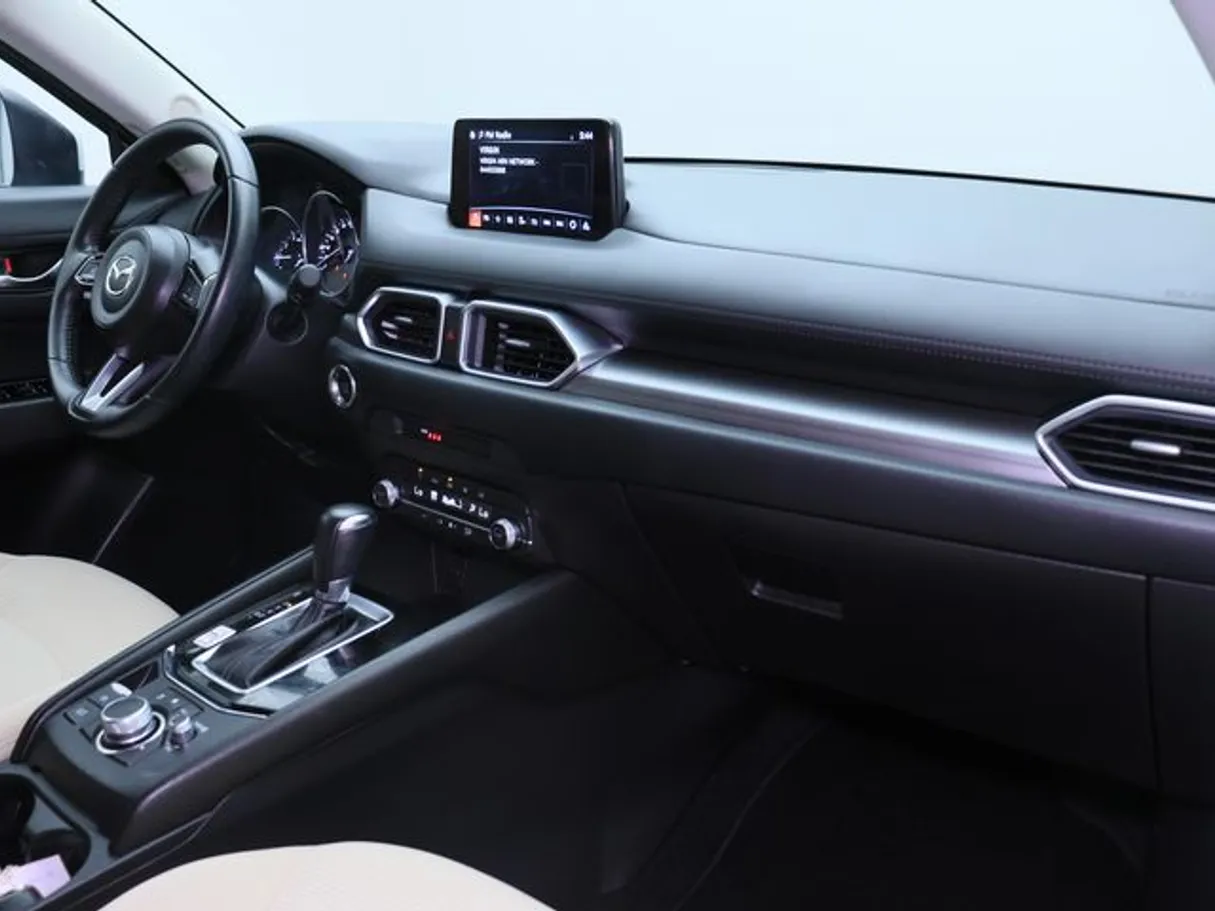 Car image 10