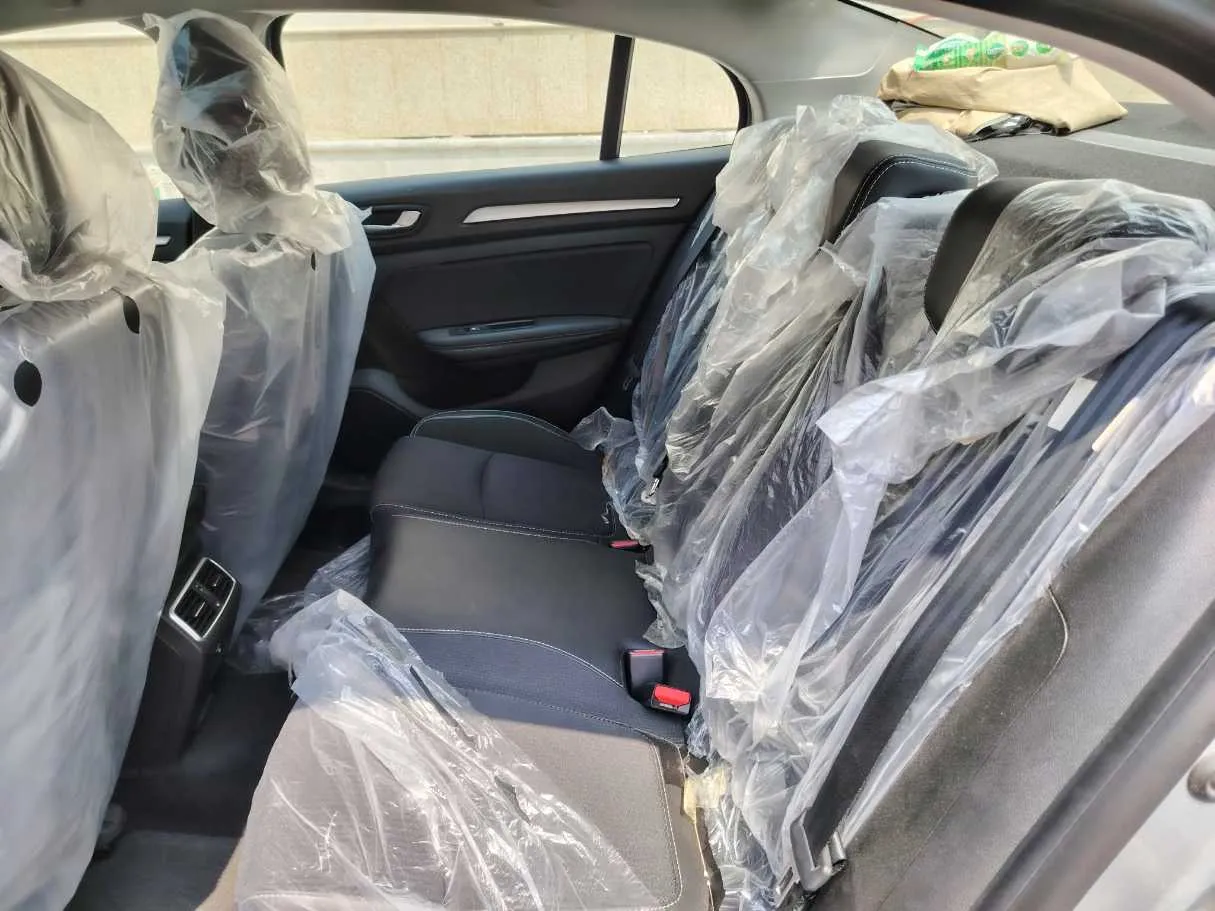 Car image 18