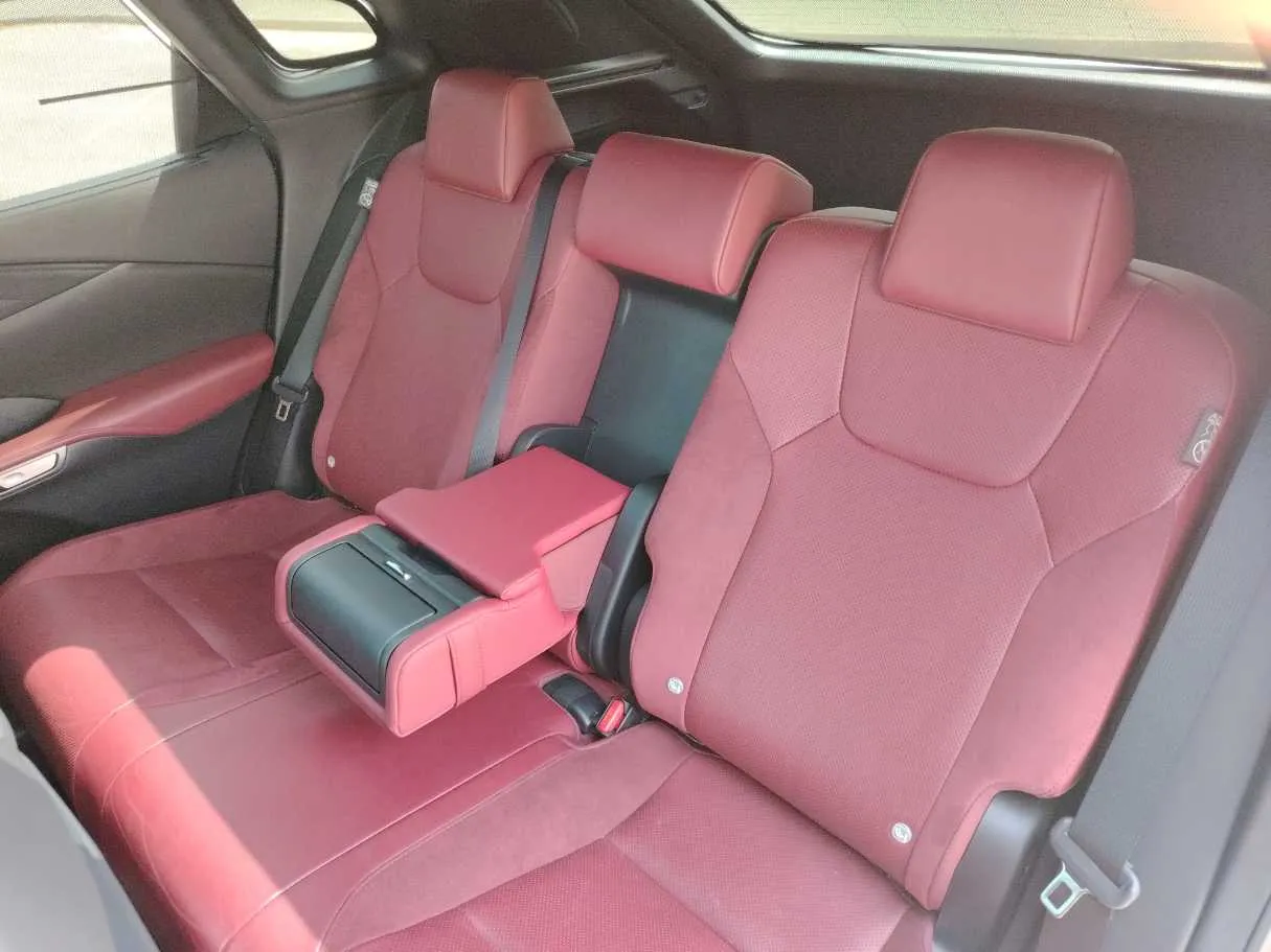 Car image 16