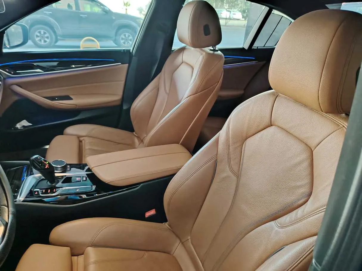 Car image 16
