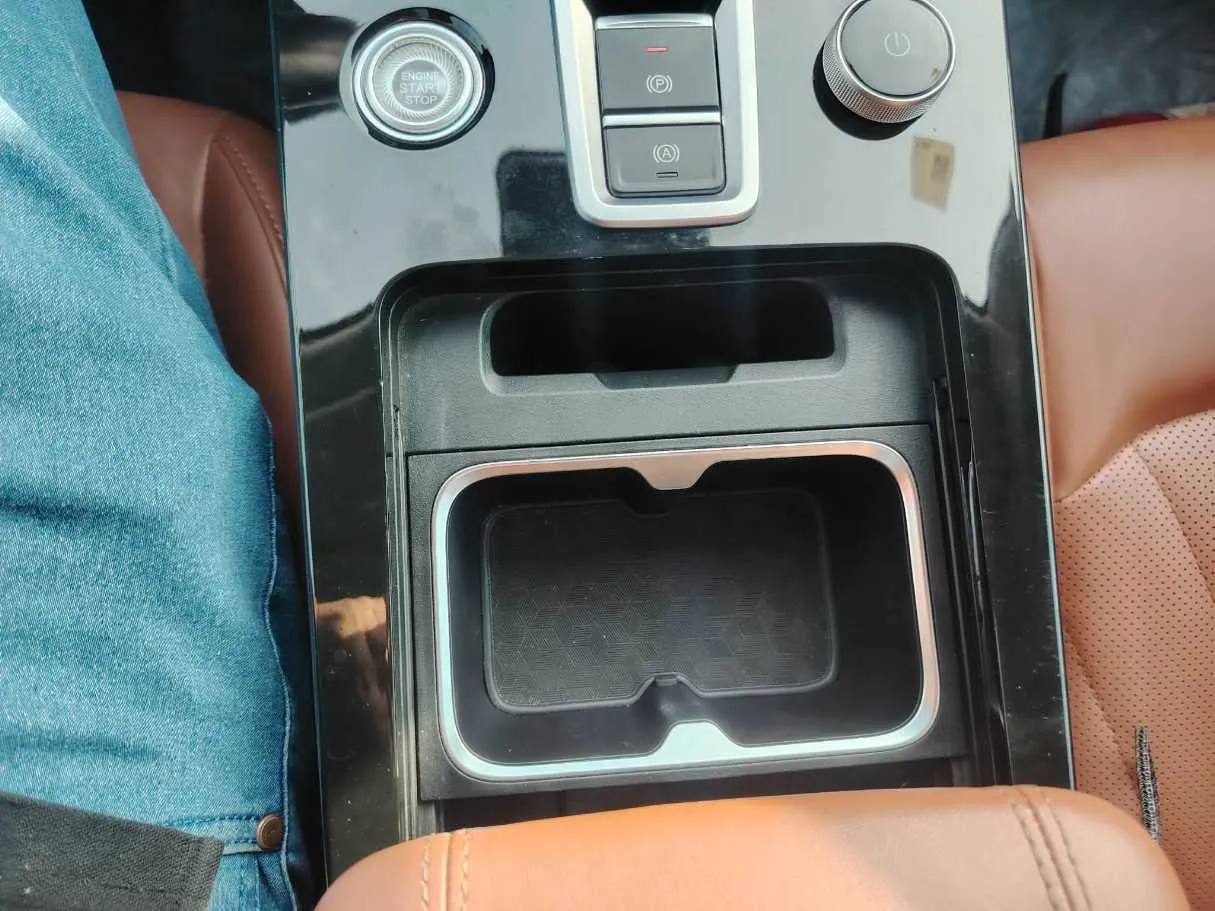 Car image 32