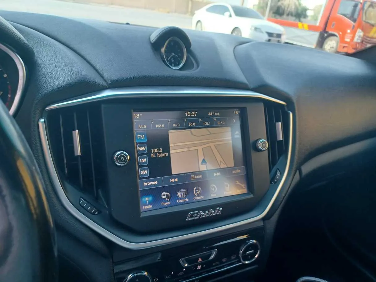 Car image 18