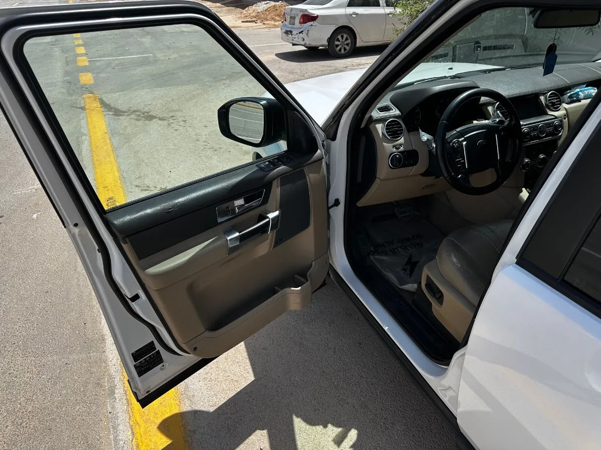Car image 10