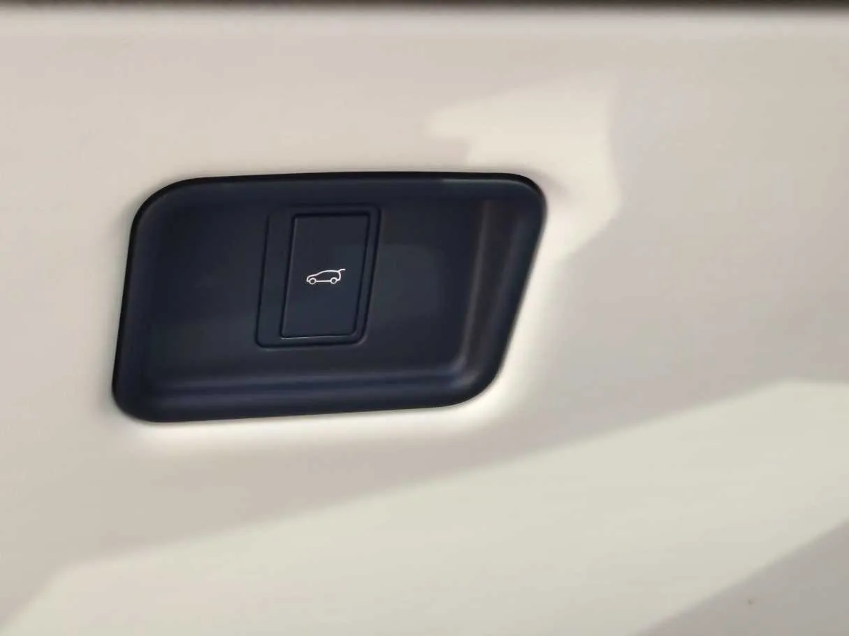 Car image 33