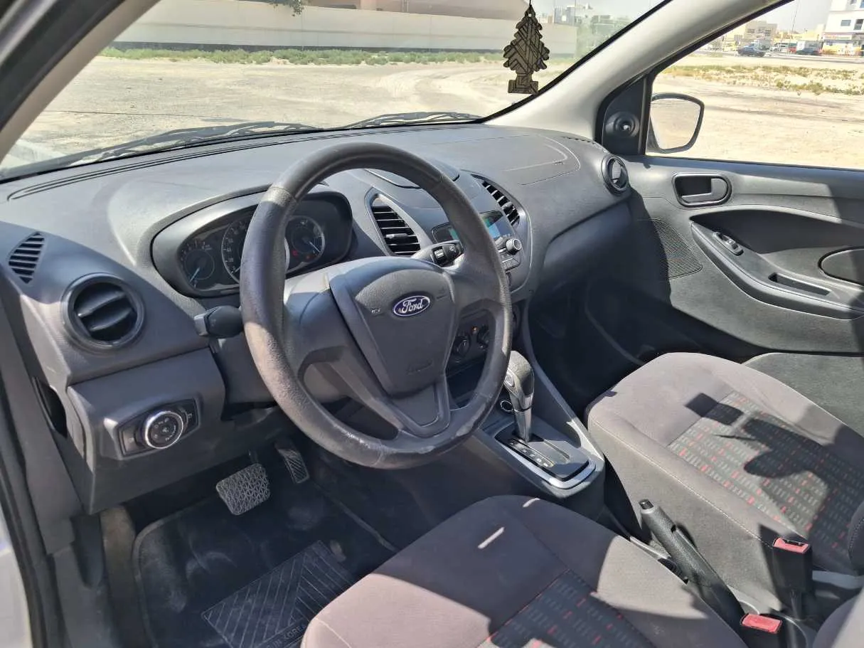 Car image 11