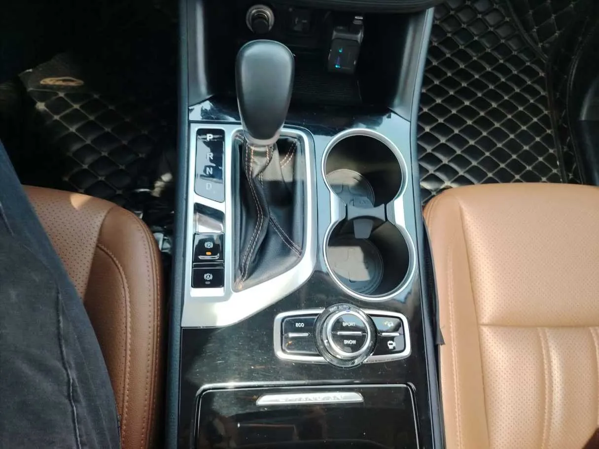Car image 24