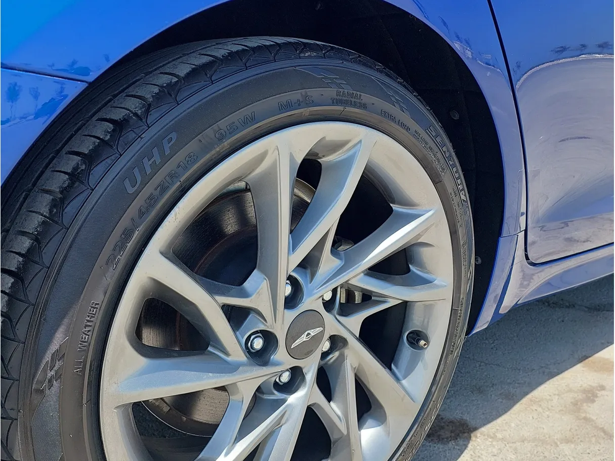 Car image 8