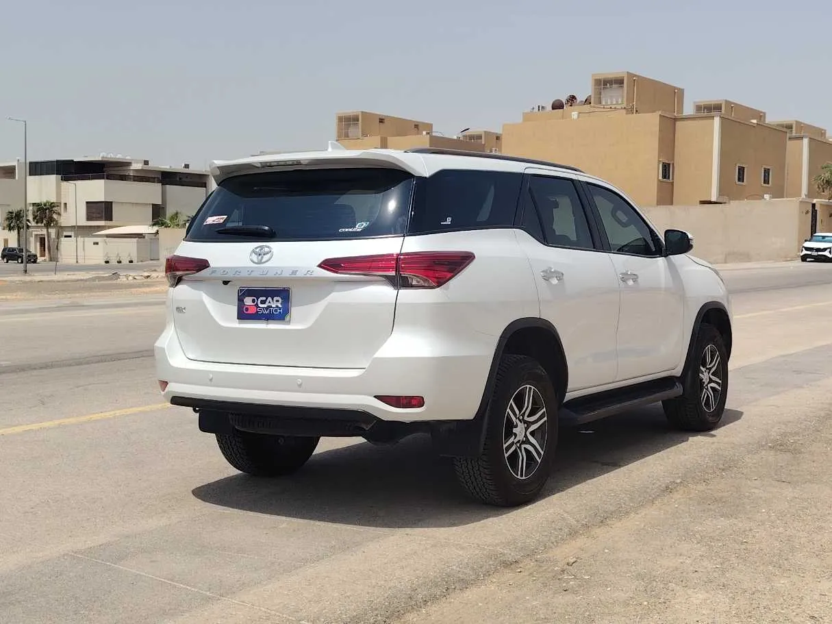 Car image 5