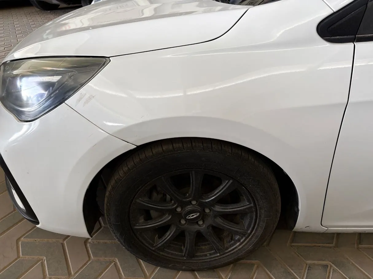 Car image 5