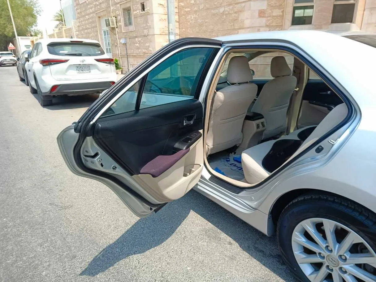 Car image 17