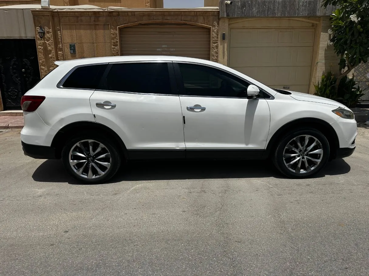 Car image 4