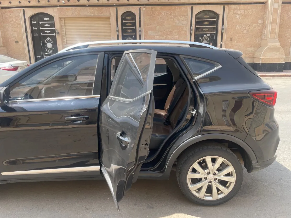 Car image 15