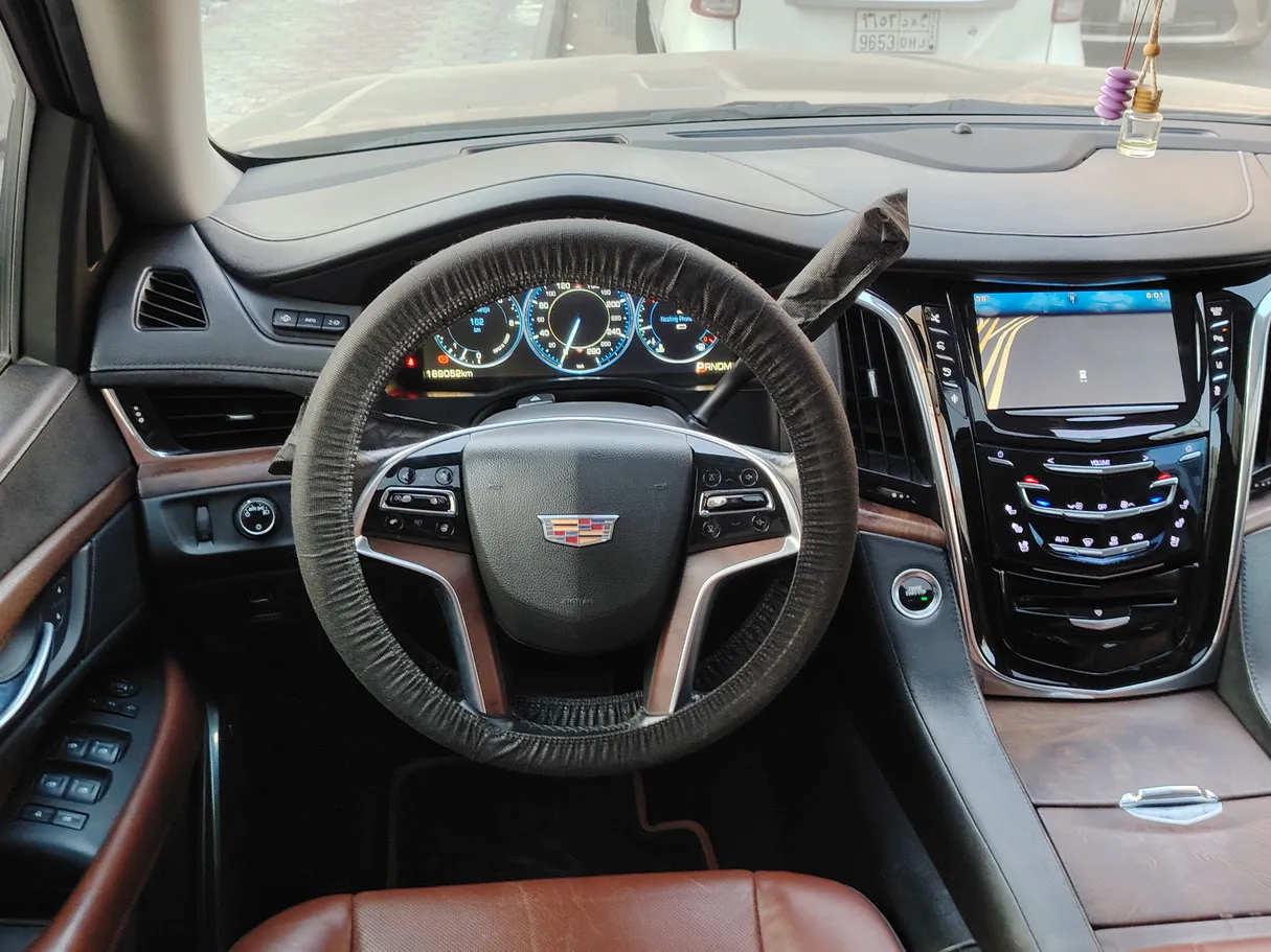 Car image 25