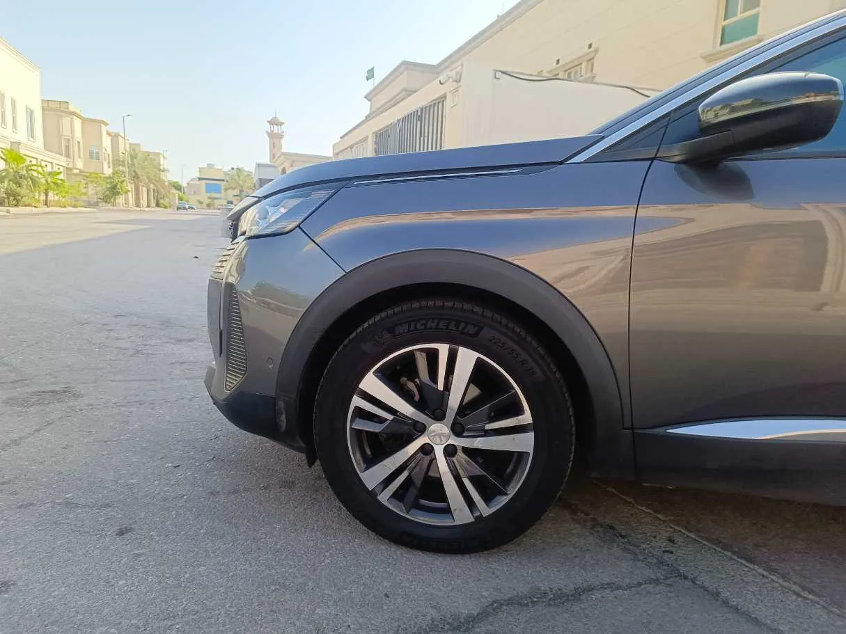 Car image 9