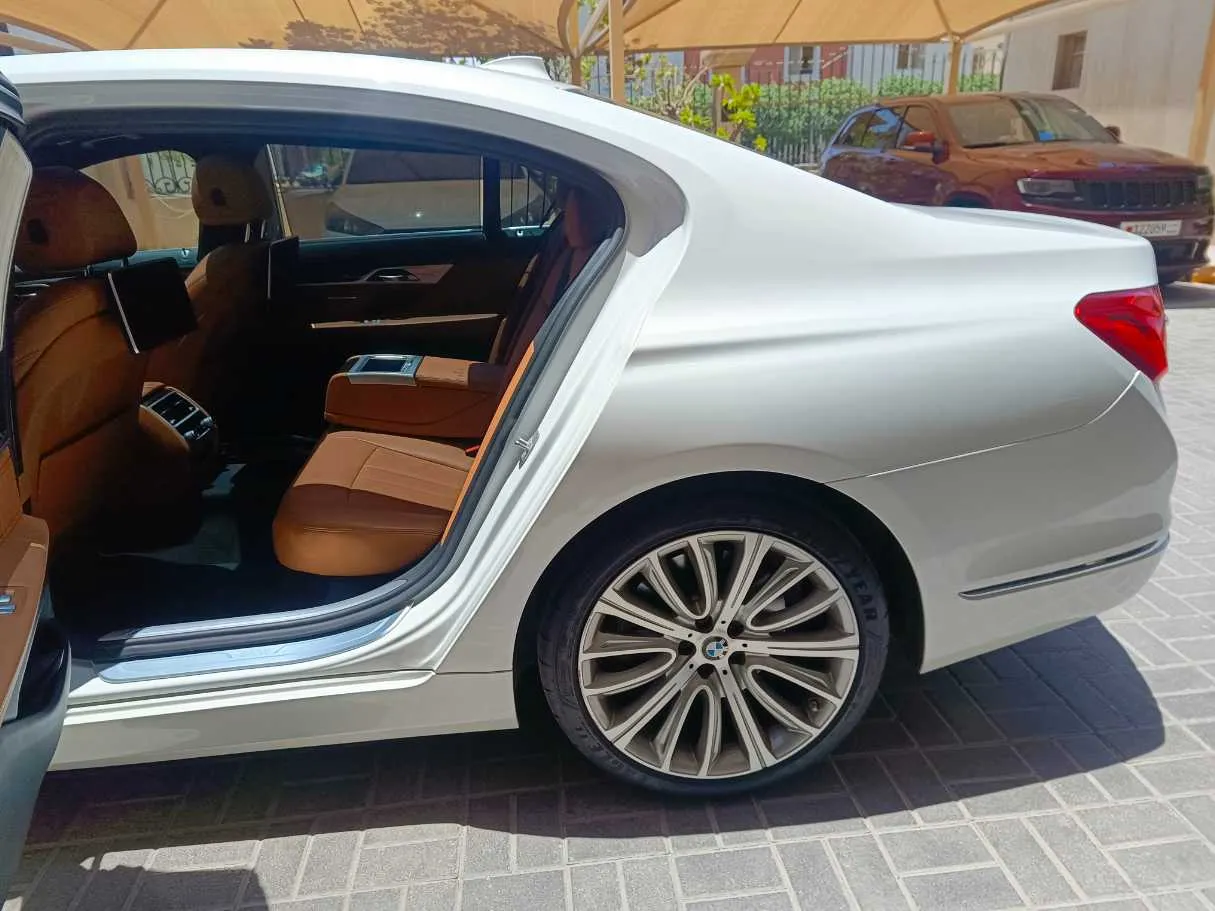 Car image 17