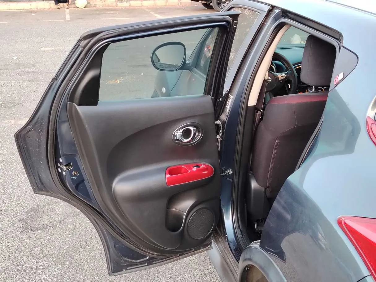 Car image 14