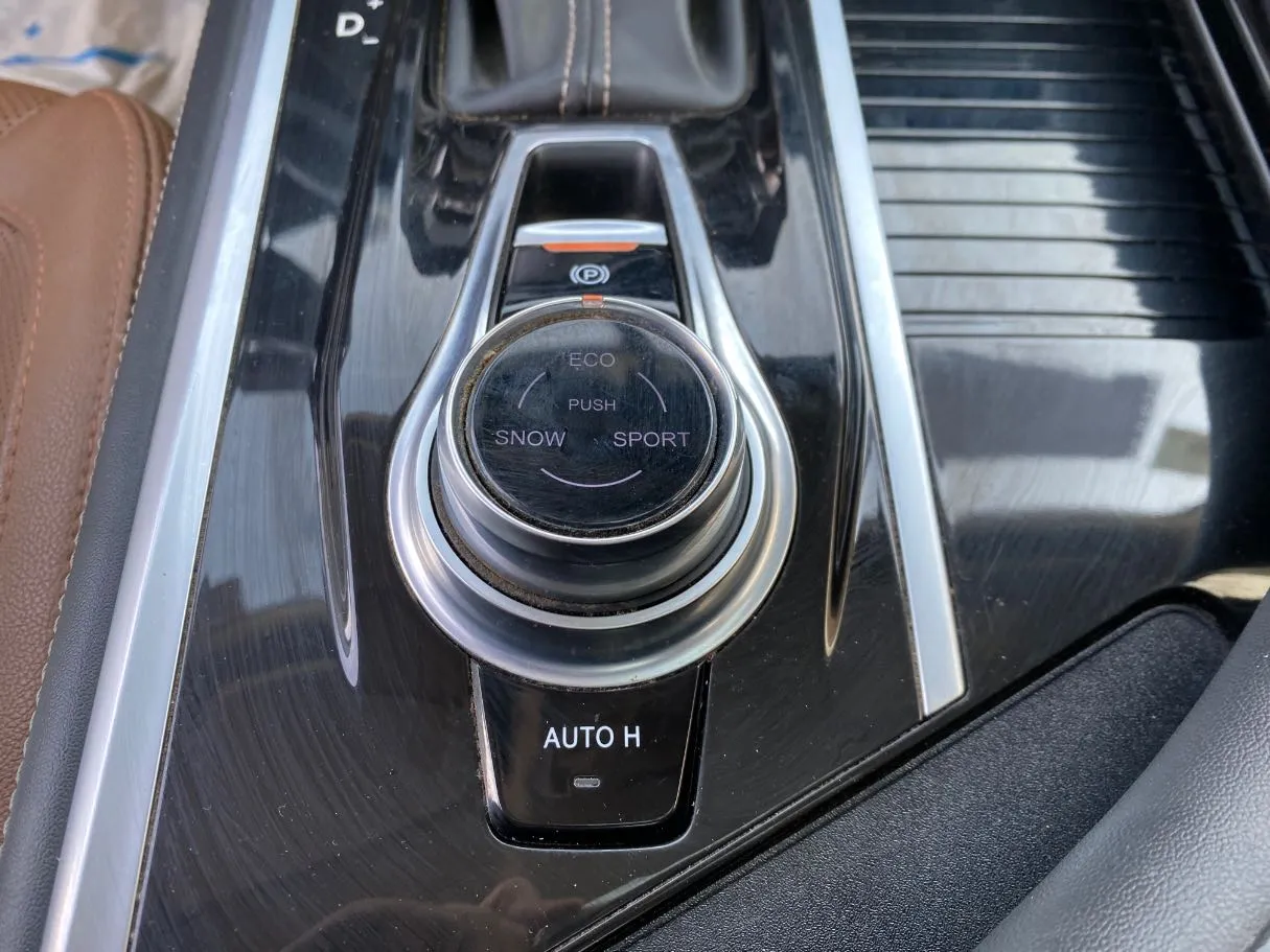 Car image 16