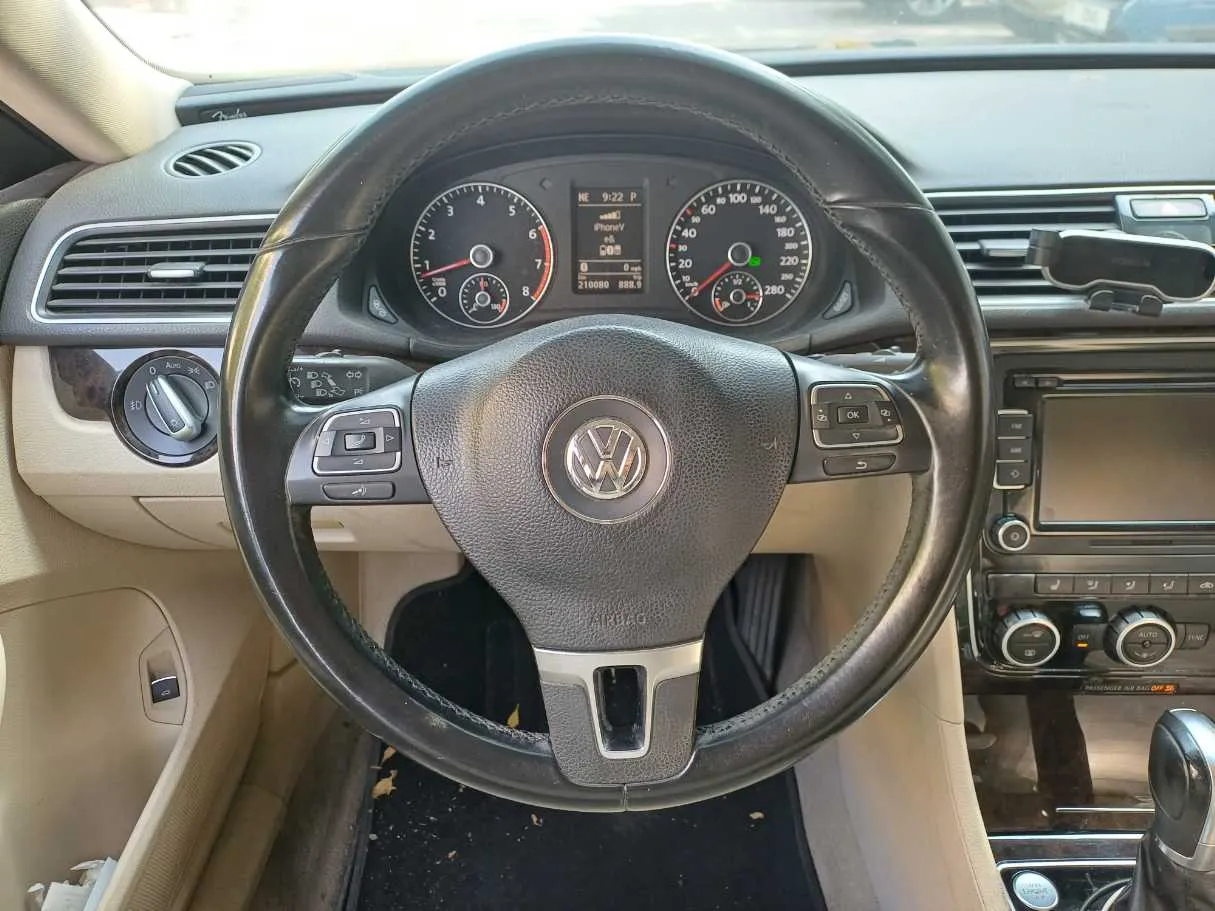 Car image 14