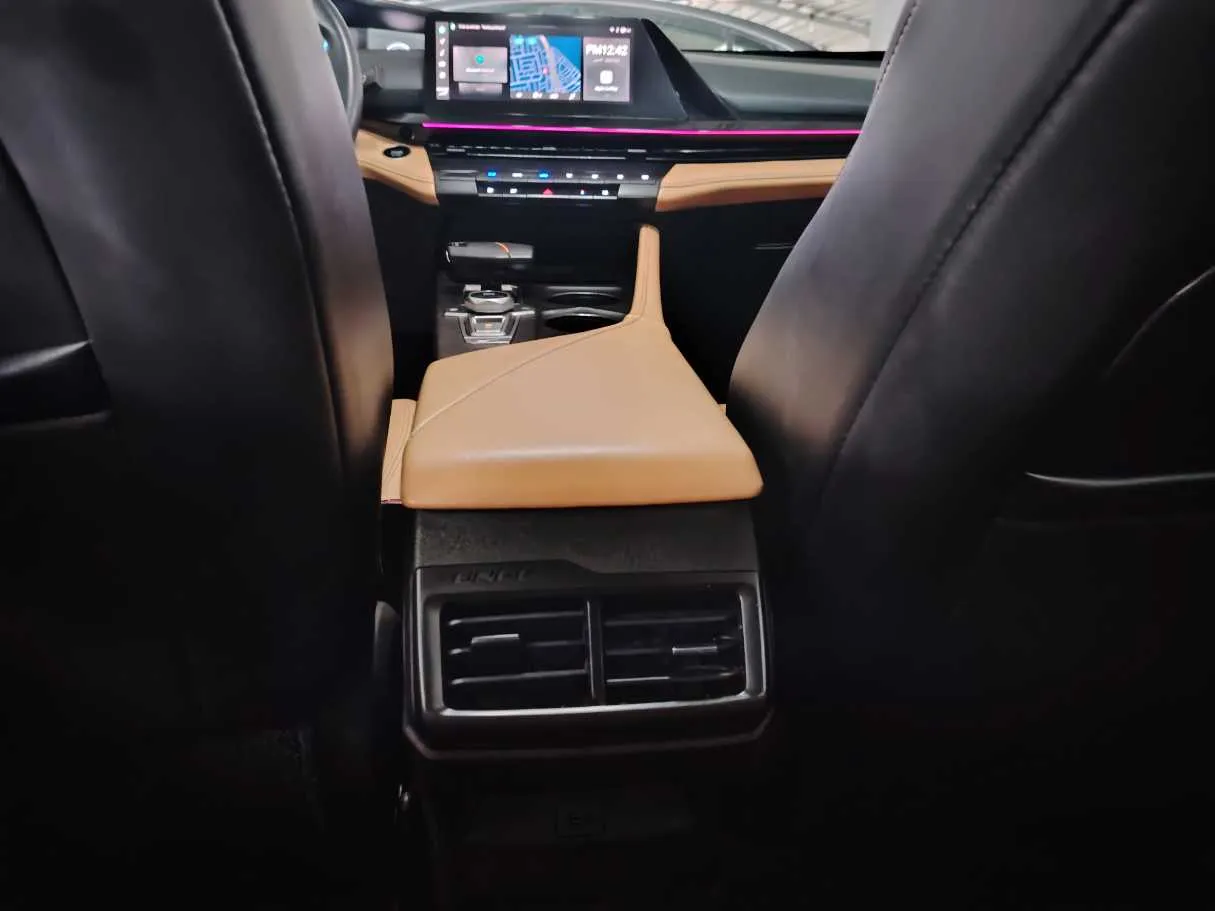 Car image 25