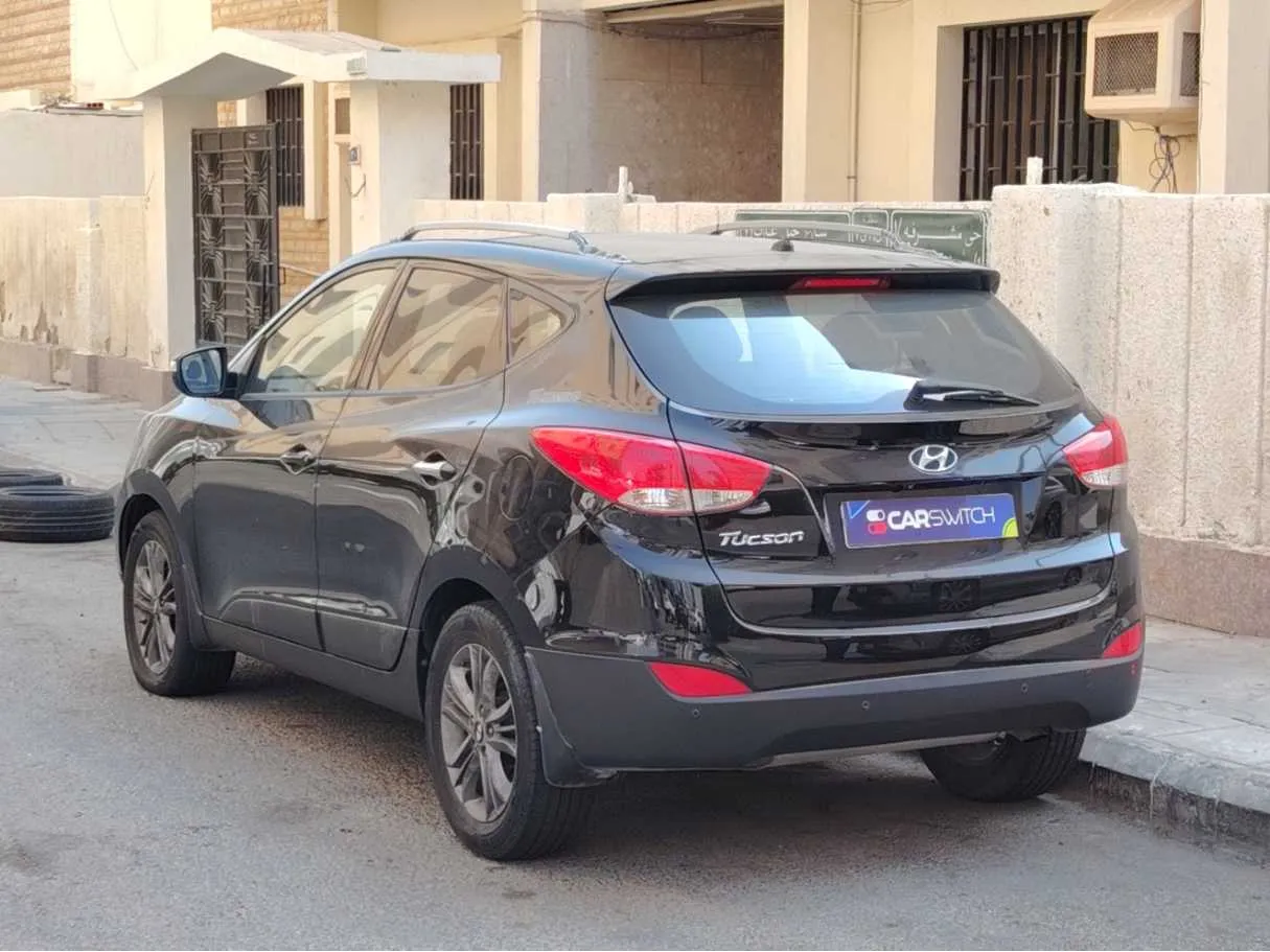 Car image 7